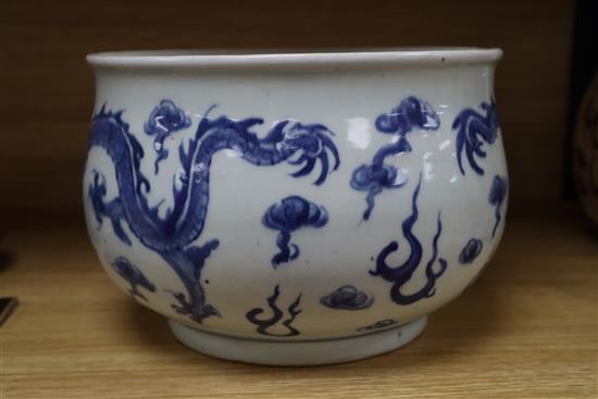 A Chinese blue and white dragon censer height 16cm